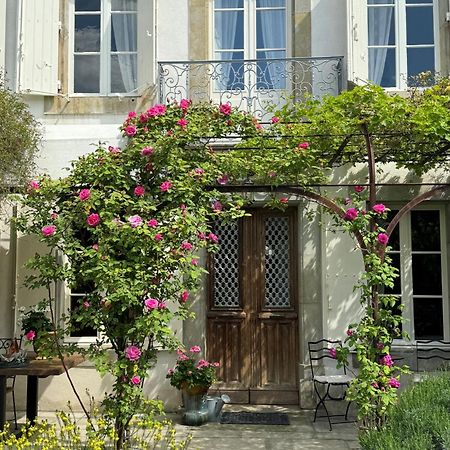 مبيت وإفطار Verzeille Le Patio Des Senteurs المظهر الخارجي الصورة