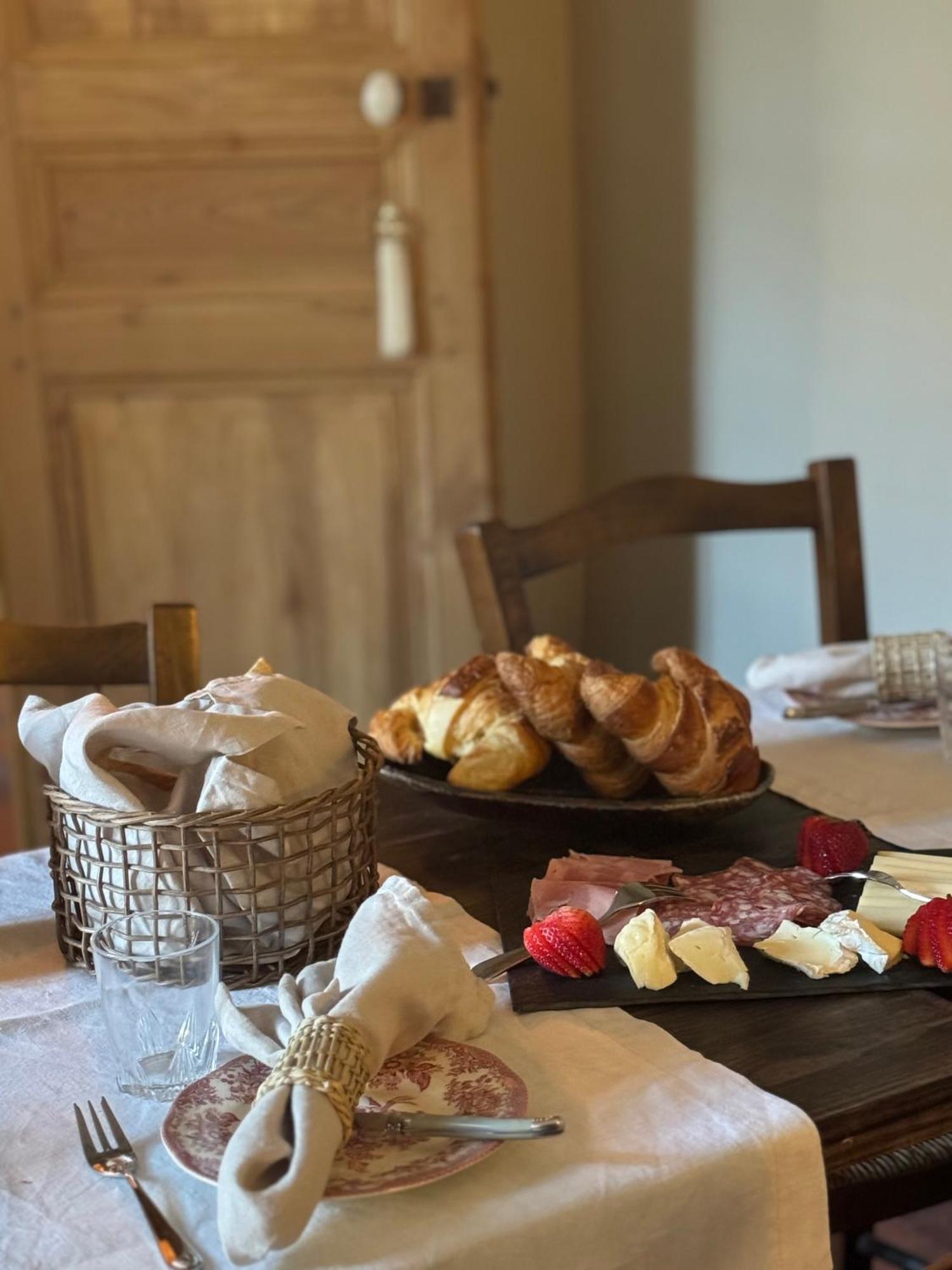 مبيت وإفطار Verzeille Le Patio Des Senteurs المظهر الخارجي الصورة